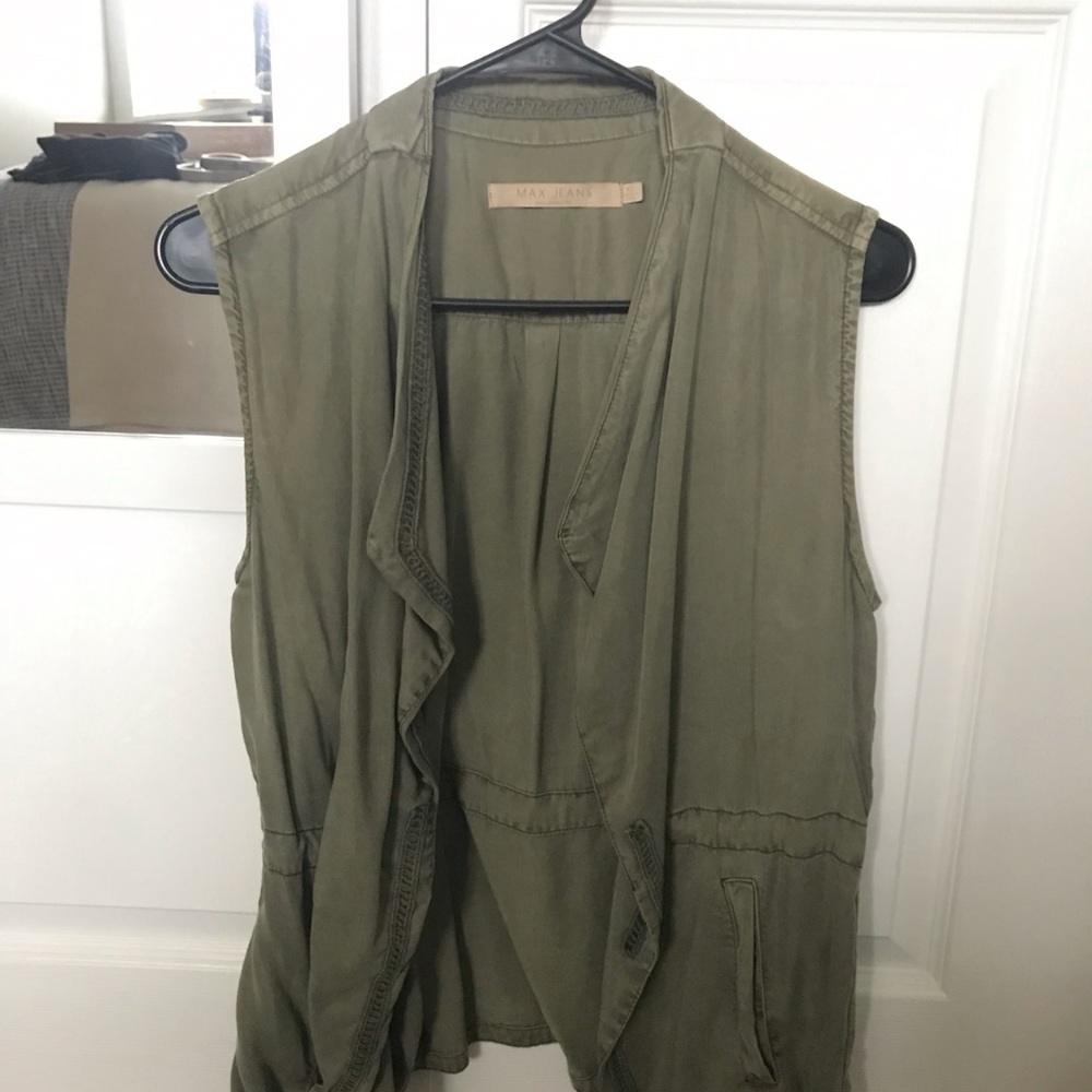 Vest - Picture 2 of 4